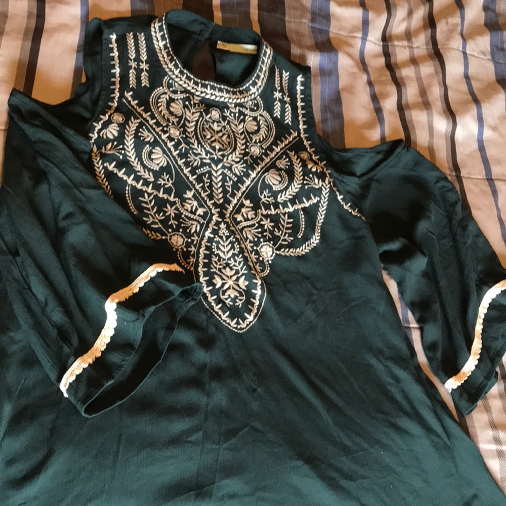 Maurice’s Blouse Large with shoulder cut outs